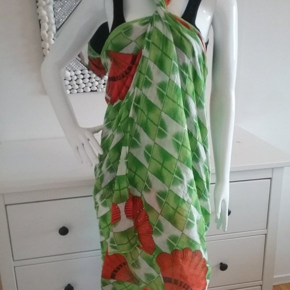 Green and White Beach Wrap - Picture 2 of 10